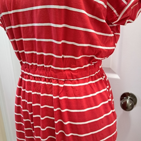 New! Yummie Striped Dress Red And White Stripes V-neck Small Short Sleeved Dress - Picture 6 of 11